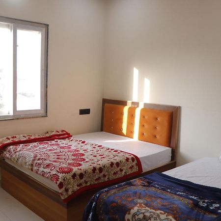 Dolphin Guest House Mathura Esterno foto