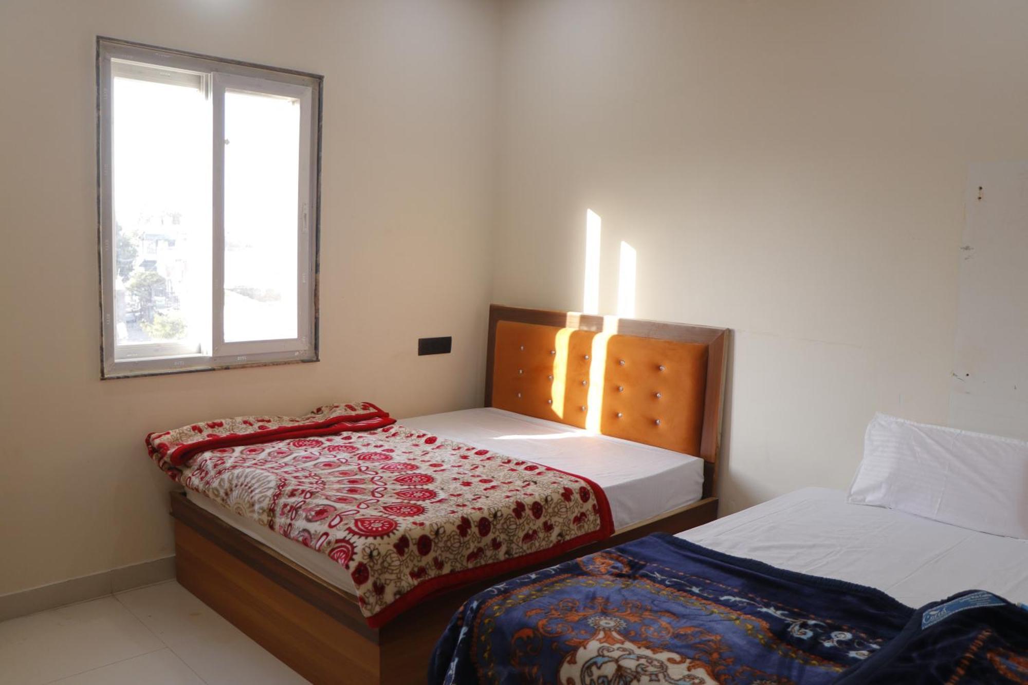 Dolphin Guest House Mathura Esterno foto