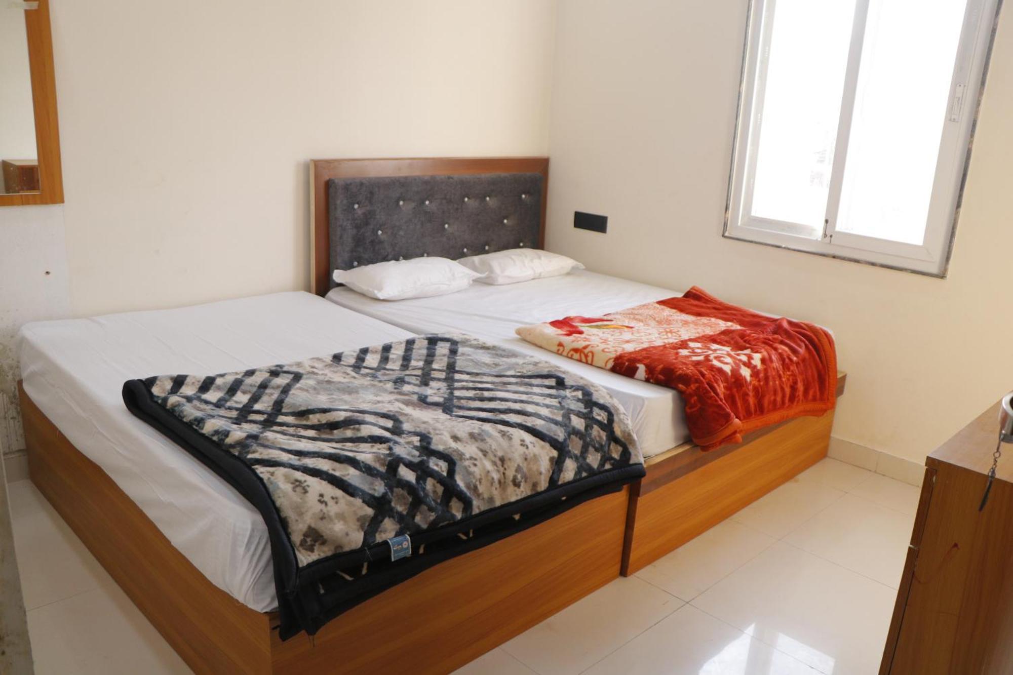 Dolphin Guest House Mathura Esterno foto