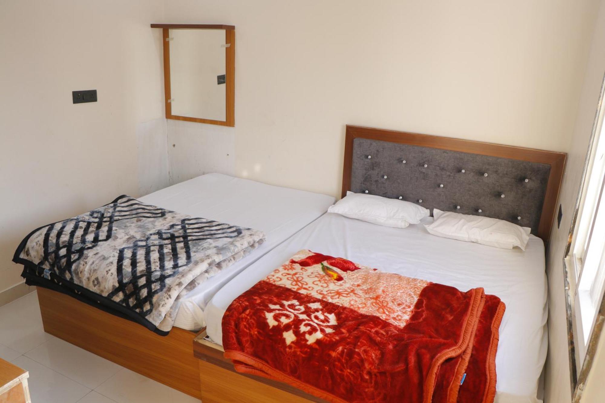 Dolphin Guest House Mathura Esterno foto